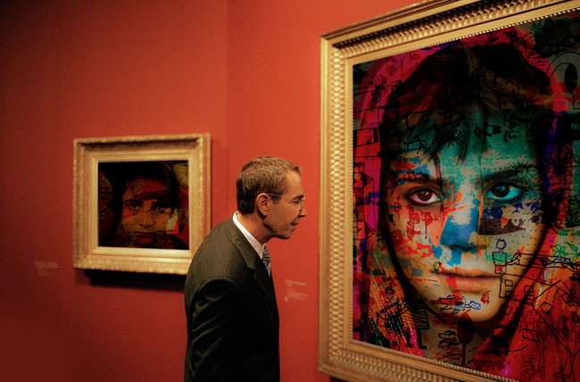  Koons looking at Dellertts Art 